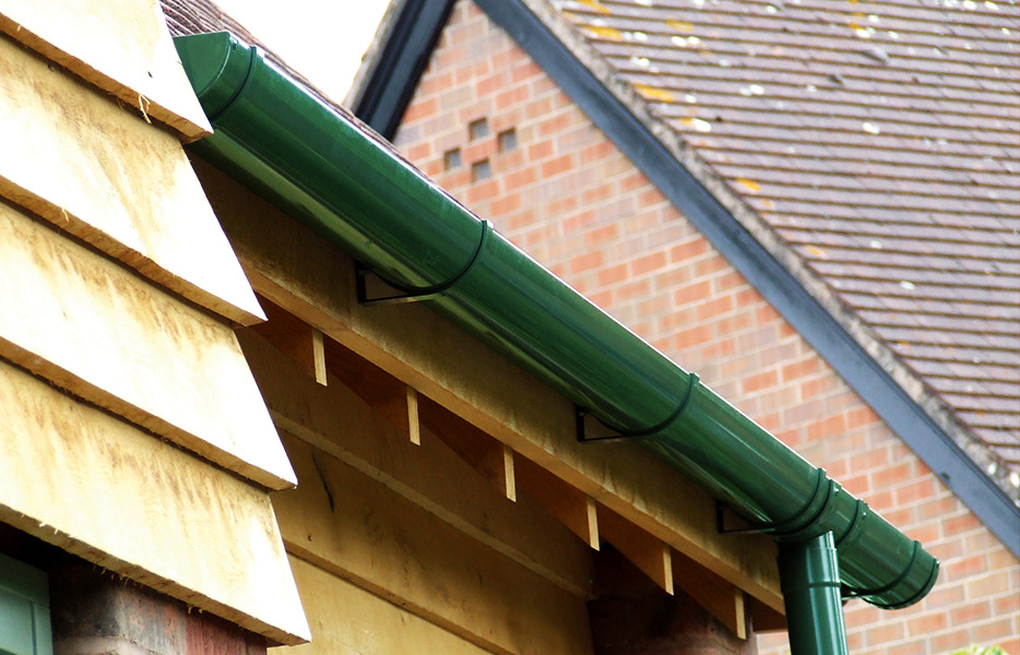 guttercrest-aluminium-half-round-gutters-dowpipes-01