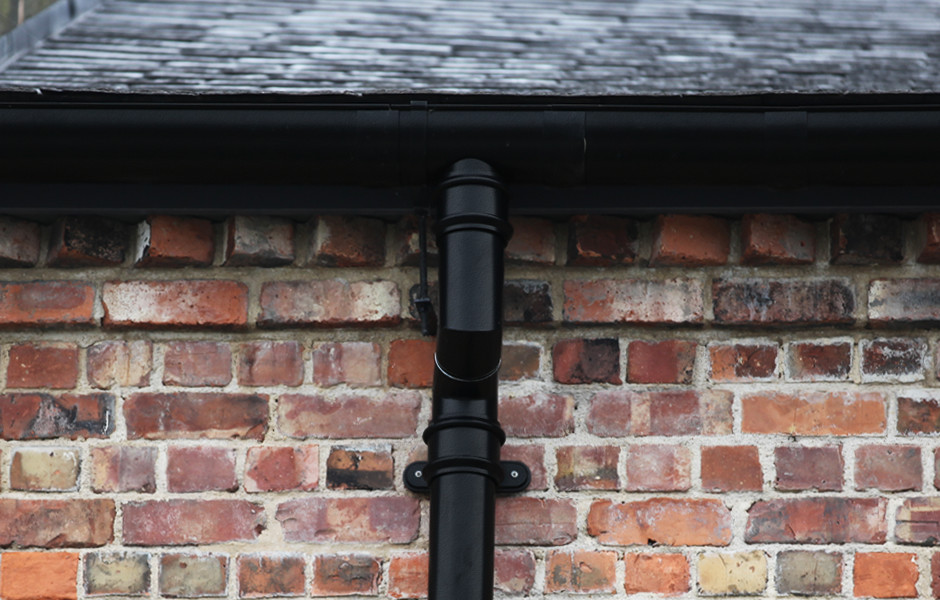guttercrest-aluminium-heritage-black-gutters-downpipes (1)