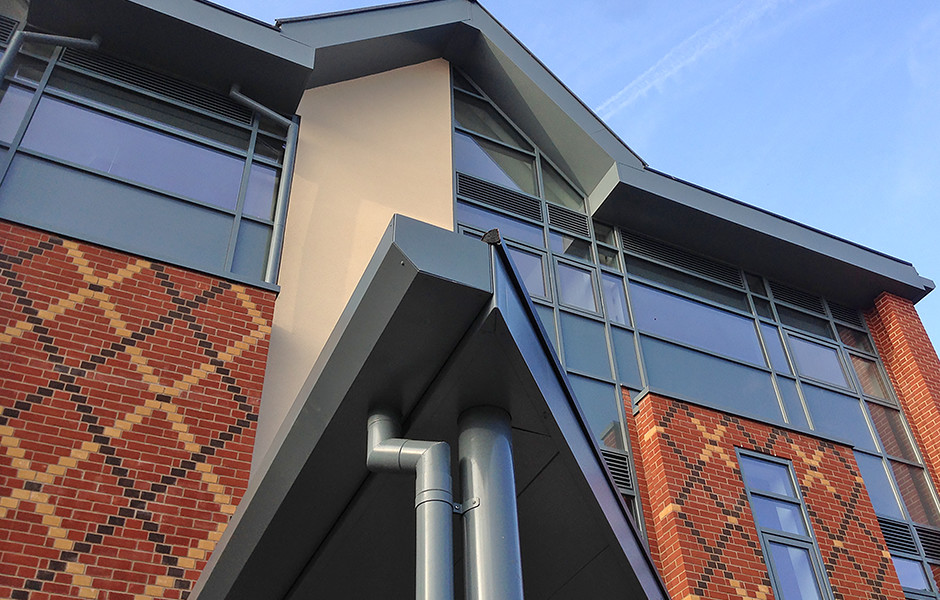 guttercrest-aluminium-shaped-raked-gutters-02