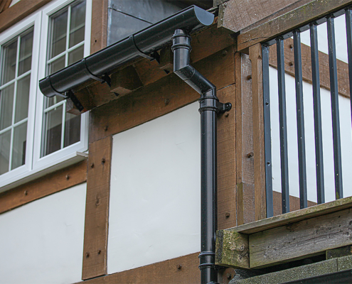 beaded-deep-flow-guttering-and-traditional-swan-neck