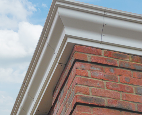 Bespoke aluminium guttering external angle | Downs Edge Bespoke aluminium guttering with external angle, Downs Edge