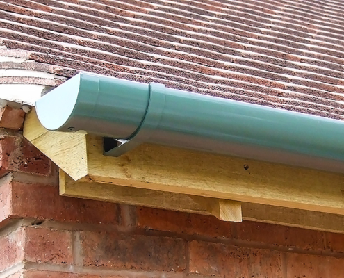 green-half-round-gutter