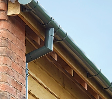 green-half-round-gutter-and-swan-neck