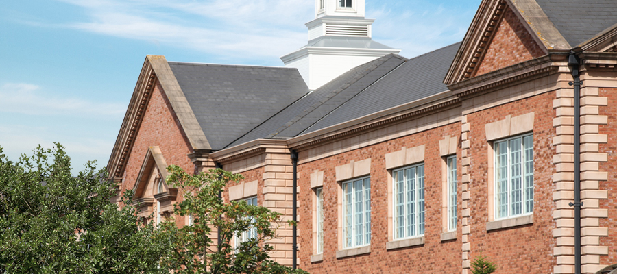 cast downpipe brackets aluminium in black guttercrest